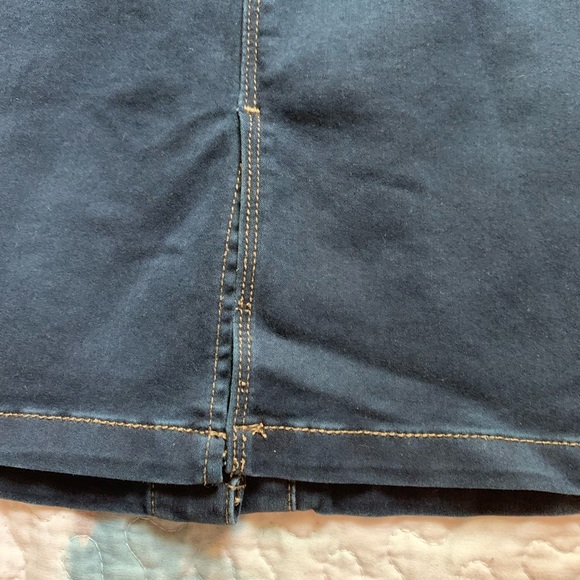 🥰Tribal denim skirt, 8, EUC, buttons up the front, pockets in the front and back - Picture 8 of 16